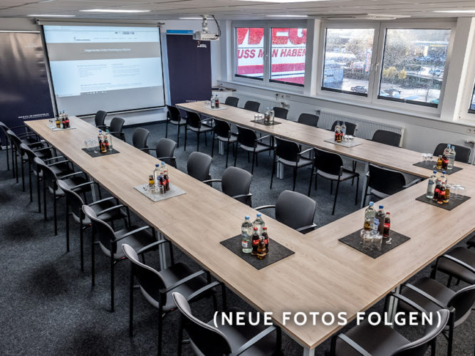 streaming-studio-muenster-2 Online-Profession Mitarbeiter analysiert Google & Facebook Ads