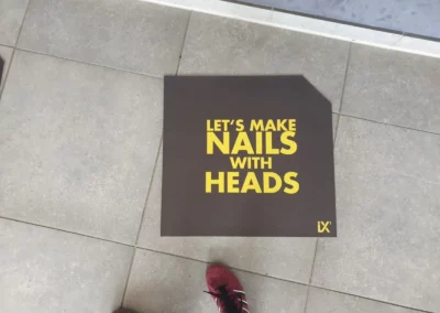 "nails with heads" Schild