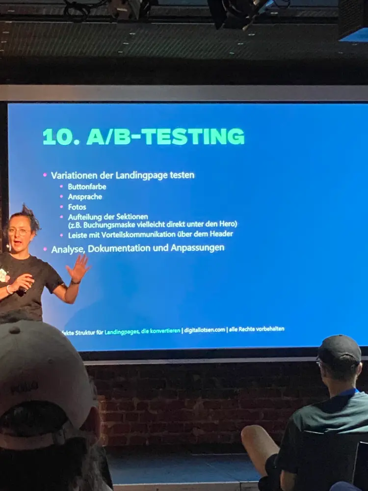 Kim Nadine Adamek auf der koks.digital empfehlt A/B-Testing auf Landingpages.